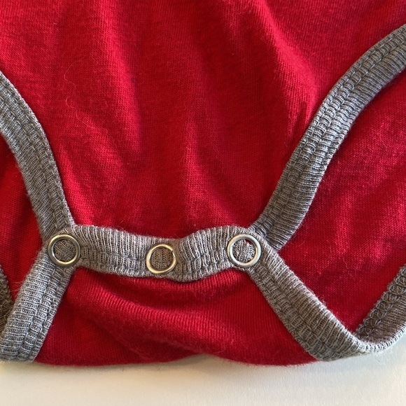 RealTree red and black cotton short sleeve snap bottom bodysuit size 6-12 Months - Picture 4 of 5